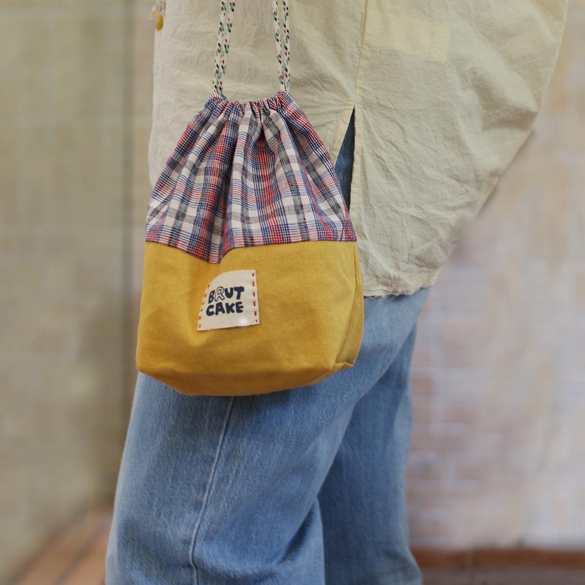 Tu Bu Drawstring Pouch