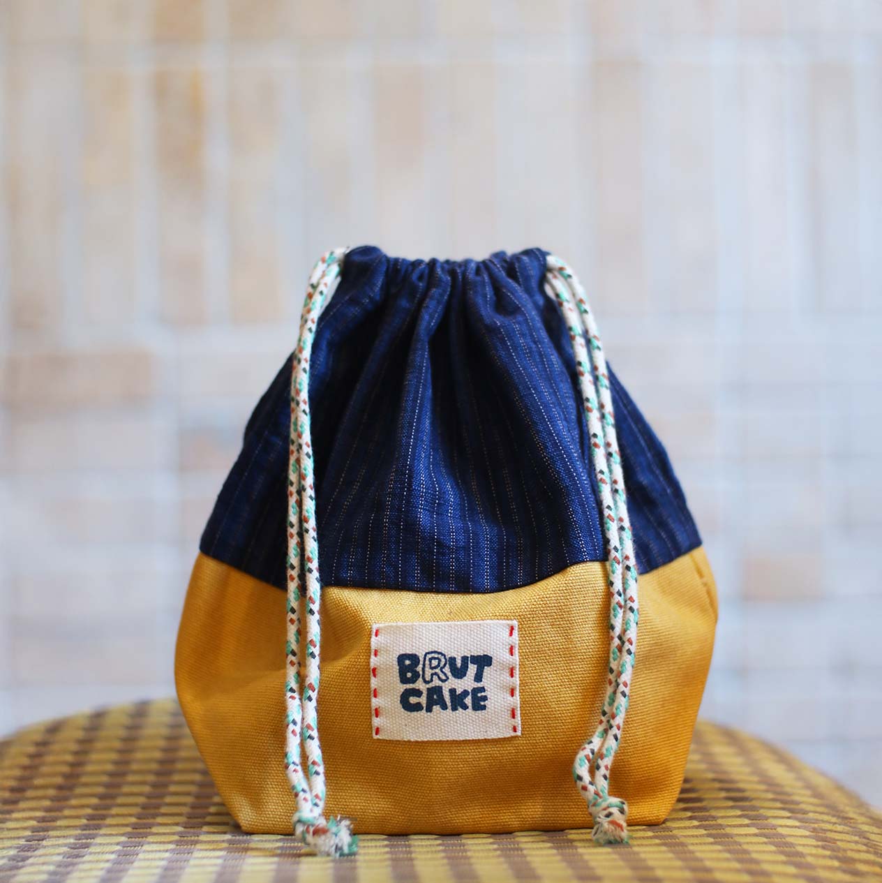 Tu Bu Drawstring Pouch