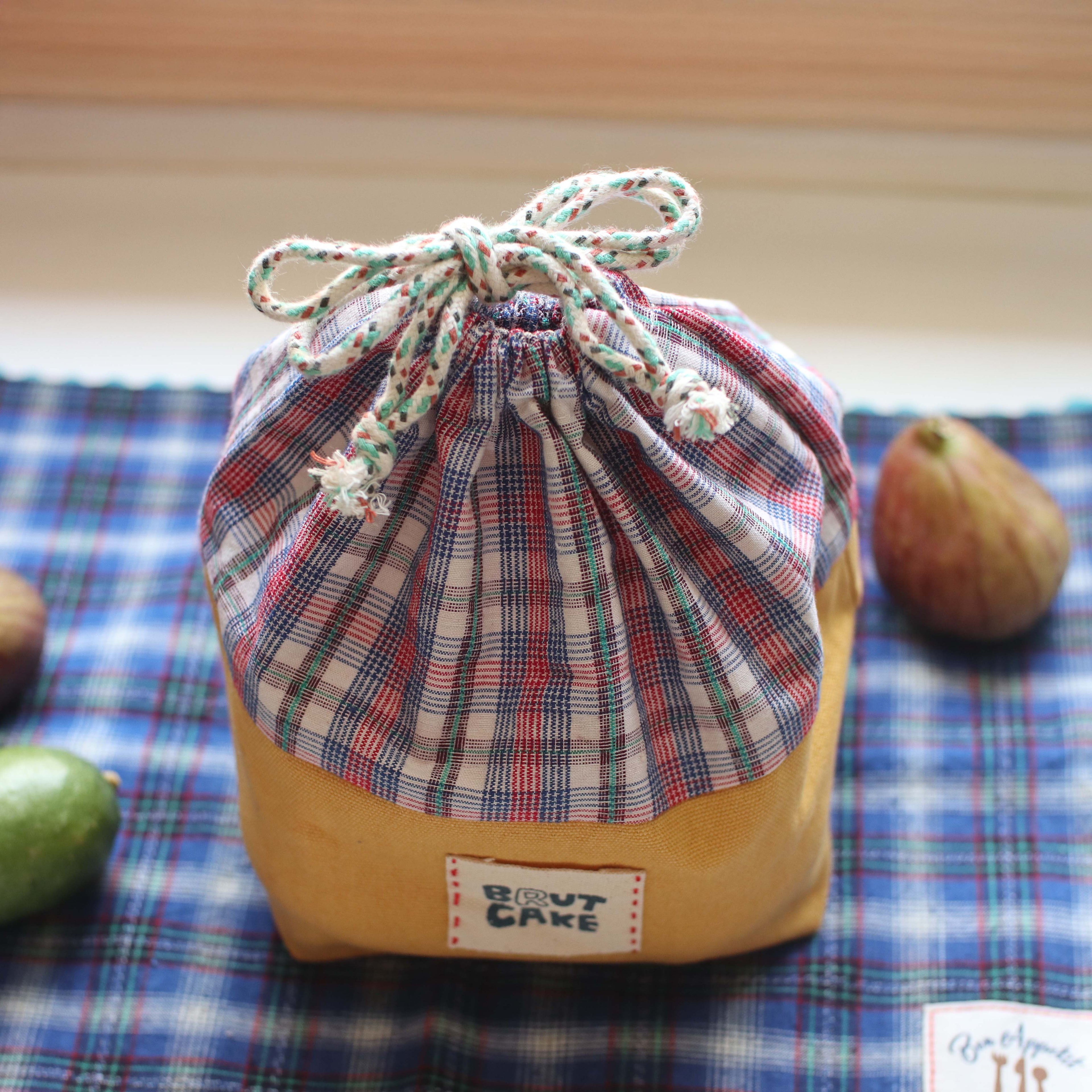 Tu Bu Drawstring Pouch