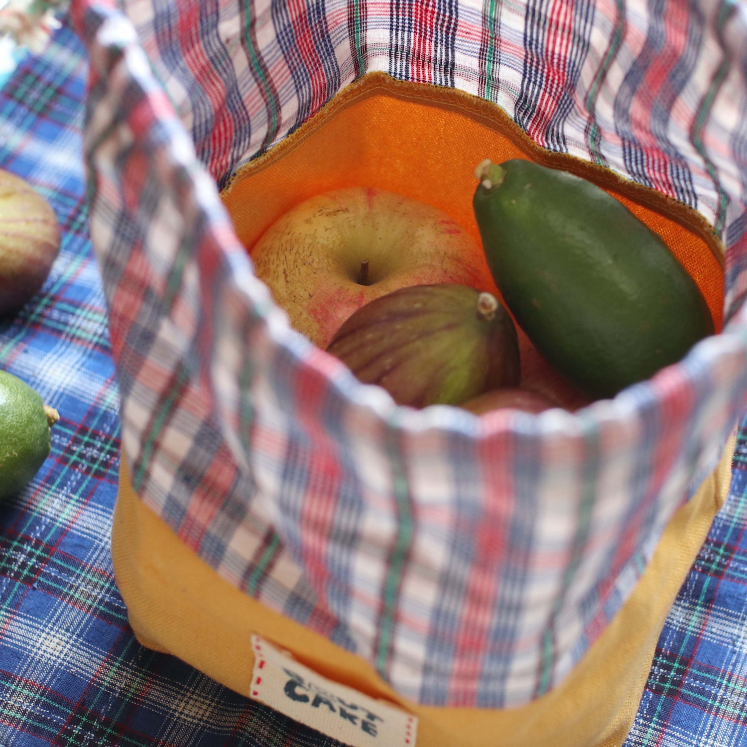 Tu Bu Drawstring Pouch