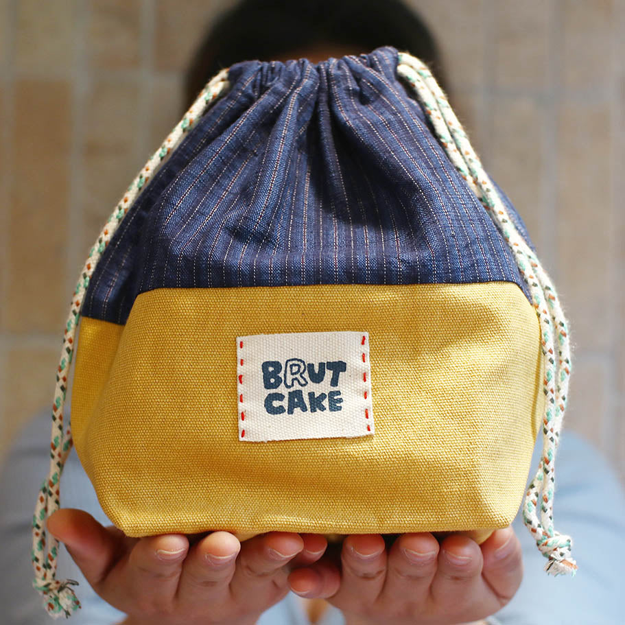 Tu Bu Drawstring Pouch