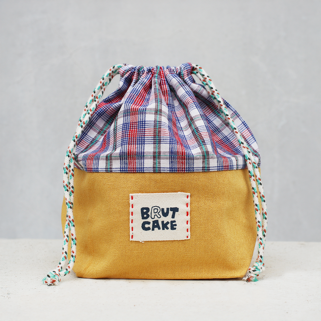 Tu Bu Drawstring Pouch