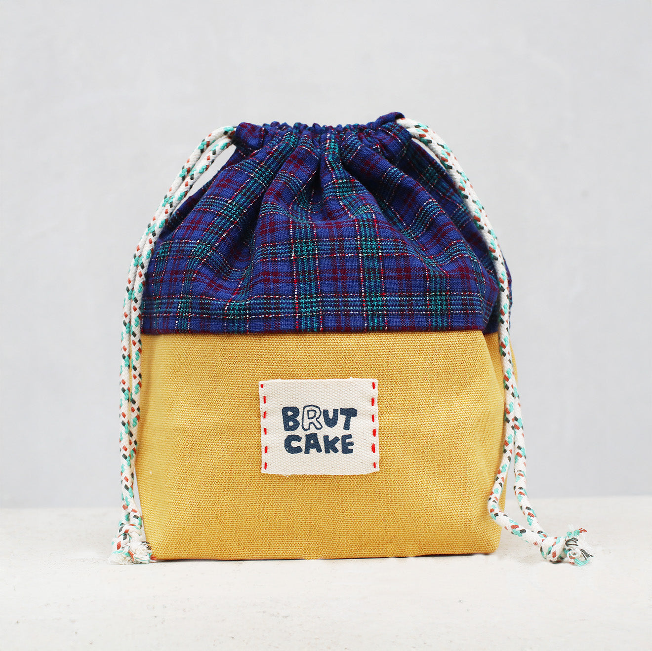 Tu Bu Drawstring Pouch