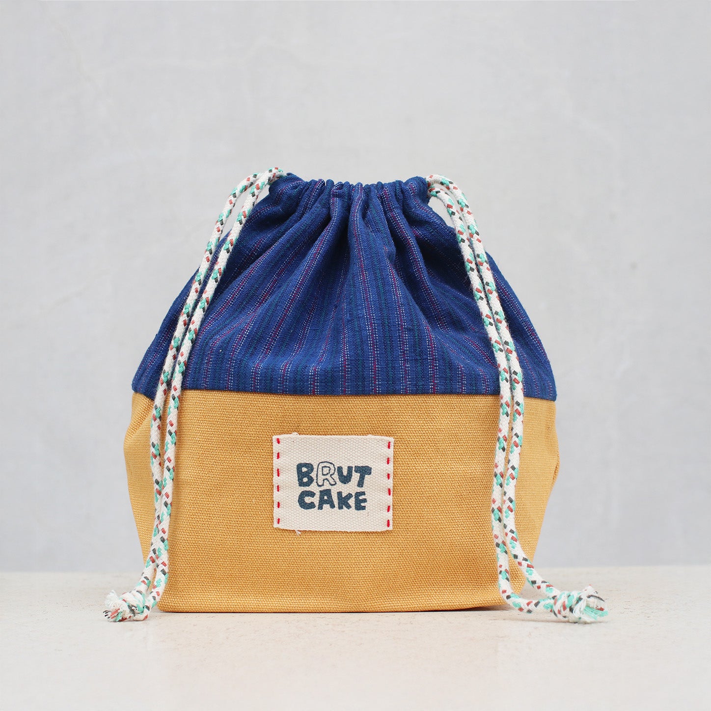 Tu Bu Drawstring Pouch